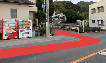 イメージ：道路が細いため通行にはご注意ください。